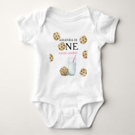 En sötad Cookies & Mjölk Girl First Birthday T Shirt