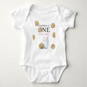 En sötad Cookies & Mjölk Girl First Birthday T Shirt