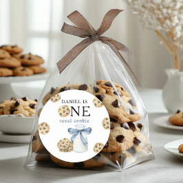 En sötad kaka och Mjölk första födelsedag Runt Klistermärke