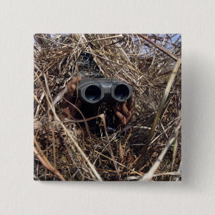 En spanaobservatör övar observationstechniqu 2 knapp