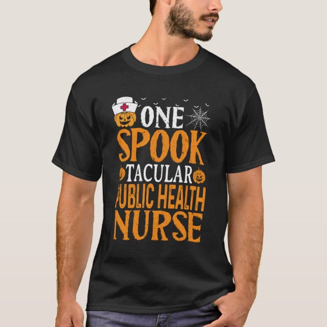 En Spooktacular Public Health Nurse Halloween T Shirt (Framsida)