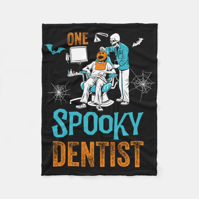 En Spooky Dentist Scary Dental Halloween Skeleton Fleecefilt (Framsidan)