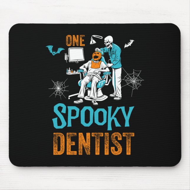 En Spooky Dentist Scary Dental Halloween Skeleton Musmatta (Framsidan)