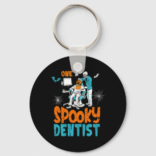 En Spooky Dentist Scary Dental Halloween Skeleton Nyckelring
