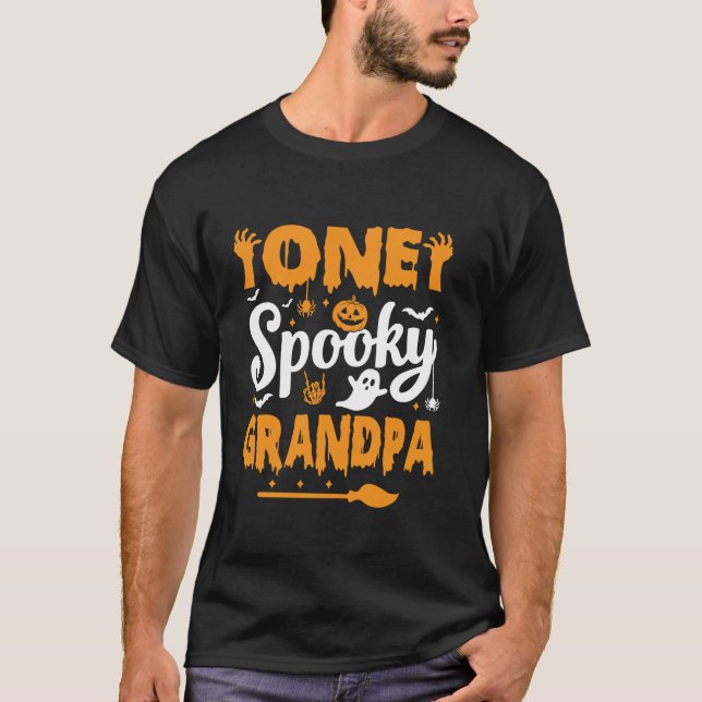 En Spooky Grandpa Matching Family Halloween Costu T Shirt (Framsida)