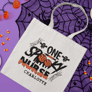 En Spooky Nurse Halloween Ghost Personlig Namn Tygkasse