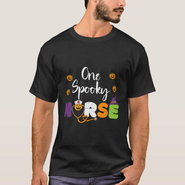 En Spooky Nurse Pumpkin Stethoscope Halloween Nur T Shirt (Framsida)