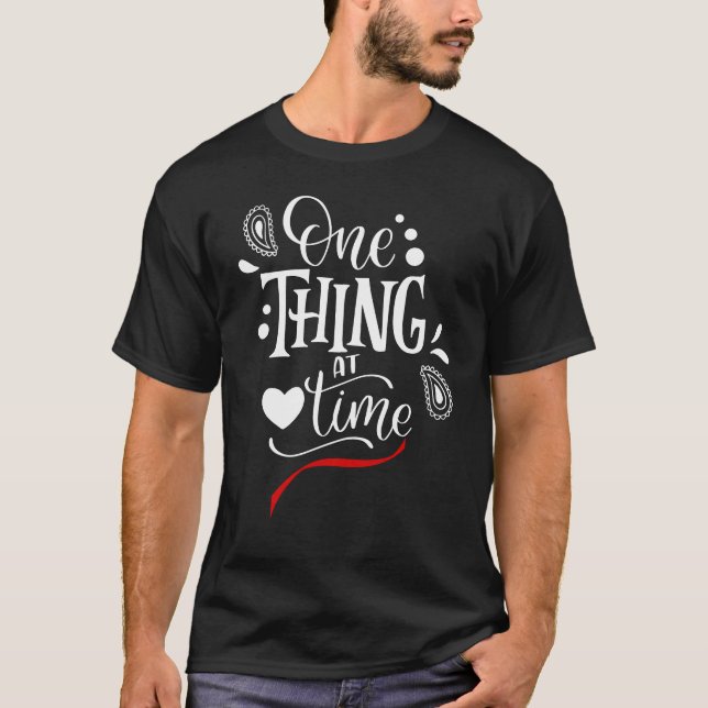 En Ssak åt gången T Shirt (Framsida)