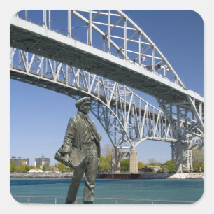 En staty av Thomas Edison av lokal konstnär Mino Fyrkantigt Klistermärke