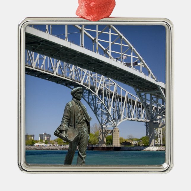 En staty av Thomas Edison av lokalkonstnären Mino Julgransprydnad Metall (Framsidan)