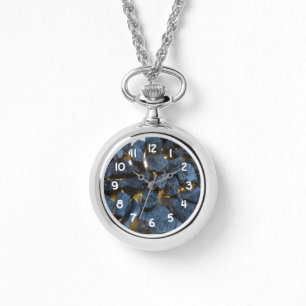 En stenvägg byggt i Kroatiens stil Armbandsur