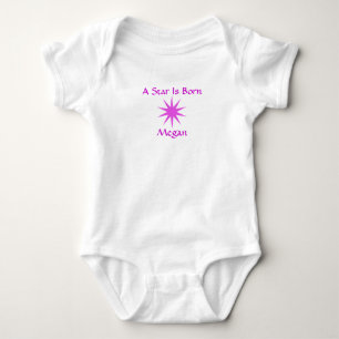 En stjärna är född, Megan Infant Creeper Tee