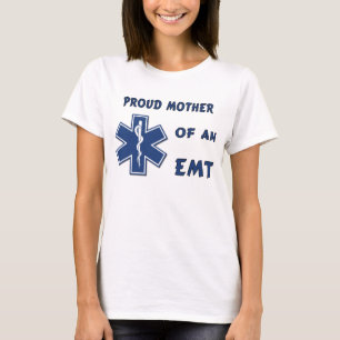 En stolt mamma av en EMT Tee Shirt