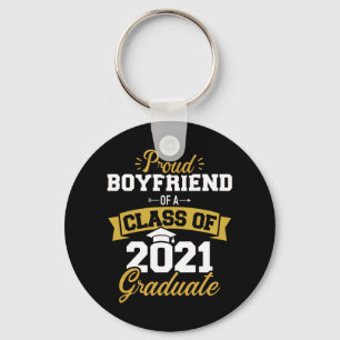 En stolt pojkvän i en klass av 2021 student nyckelring