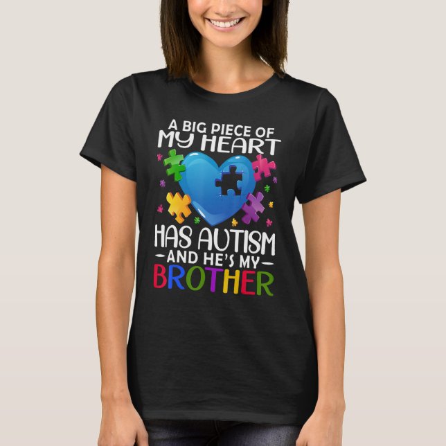 En stor Biet av mitt hjärta har autism och han är  T Shirt (Framsida)