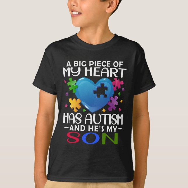 En stor Biet av mitt hjärta har autism och han är  T Shirt (Framsida)