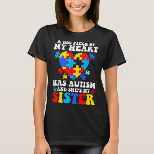 En Stor Del Av Mitt Hjärta Har Autism Och Hon Är M T Shirt