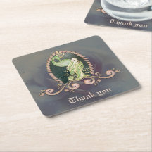 En stor påk i guld och grönt.