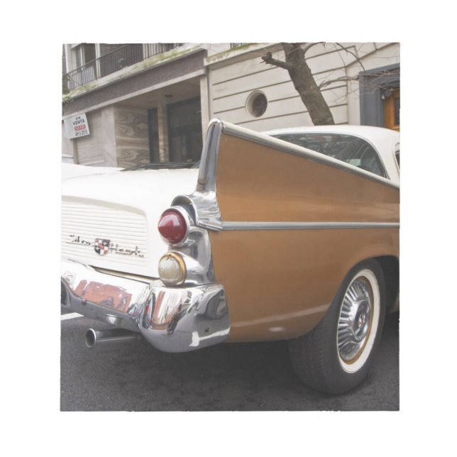 En Studebaker Silver Hawk klassisk bil parkerad på Anteckningsblock (Framsida)