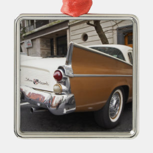 En Studebaker Silver Hawk klassisk bil parkerad på Julgransprydnad Metall
