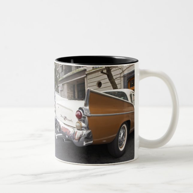 En Studebaker Silver Hawk klassisk bil parkerad på Två-Tonad Mugg (Höger)