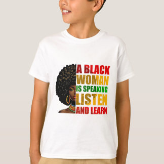 En svart kvinna talar Lyssna och lär Afrocen T Shirt
