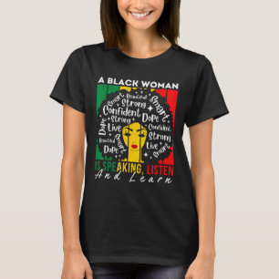 En svart kvinna talar lyssna och lär sig av vem t shirt