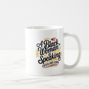 En svart kvinna talar och lyssnar och lär sig June Kaffemugg