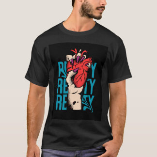 En svart t-shirt med en hand som håller ett hjärta