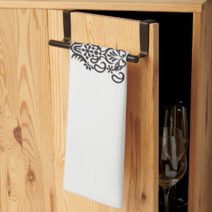 en svartvit bild av en ornerad design kökshandduk