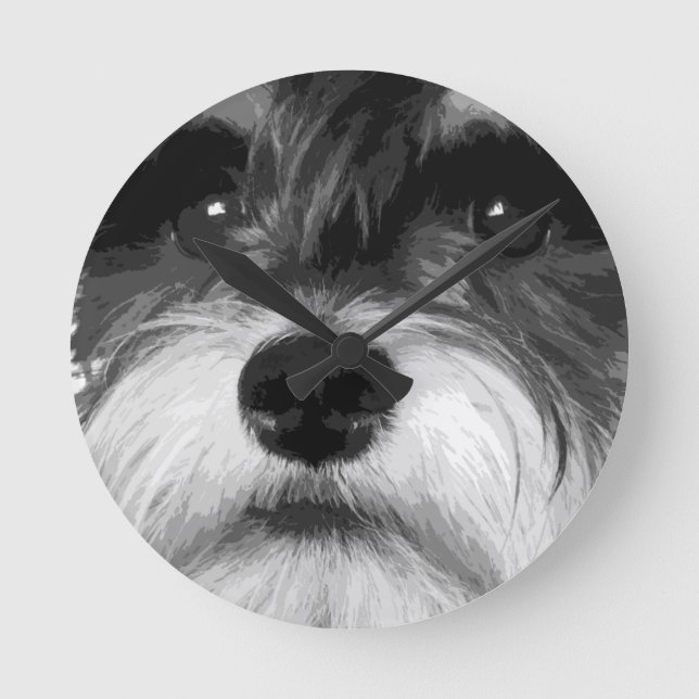 En svartvit miniatyrSchnauzer Rund Klocka (Framsida)