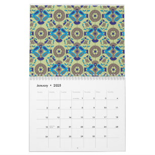 En symmetrisk textildesign med blå och eller kalender
