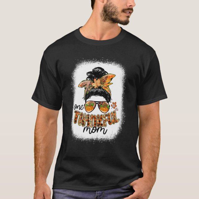 En tacksam Mamma Messy Bun Fall-Thanksgiving T Shirt (Framsida)