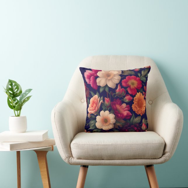 En tapet med blommigt mönster  kudde (Stol)