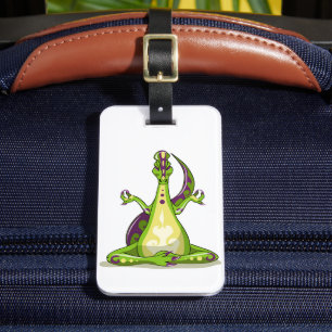 En Tecknad Iguanodon Dinosaur som gör Yoga. Bagagebricka