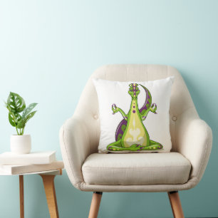 En Tecknad Iguanodon Dinosaur som gör Yoga. Kudde