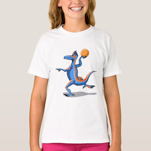En Tecknad Iguanodon spelar basket. T Shirt (Framsida)