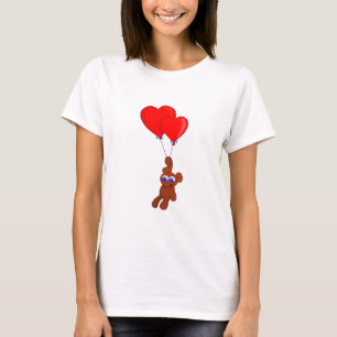 En teddybjörn som håller hjärtformade ballonger t shirt