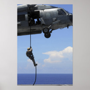 En tekniker för hantering av sprängämnesproppar poster