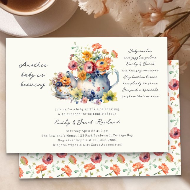 En till baby bryggs Blomsterlig Tekanna Strössel Inbjudningar (Another Baby is Brewing Baby Sprinkle Invitation with Teapot, Teacup and country flowers)