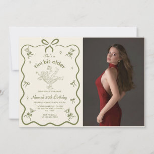 En Tini Bit äldre Martini Bow födelsedagsfoto Inbjudningar