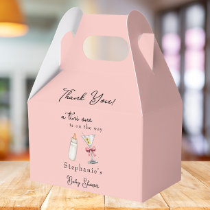 En Tini Kommer Pink Martini Baby Shower Presentaskar