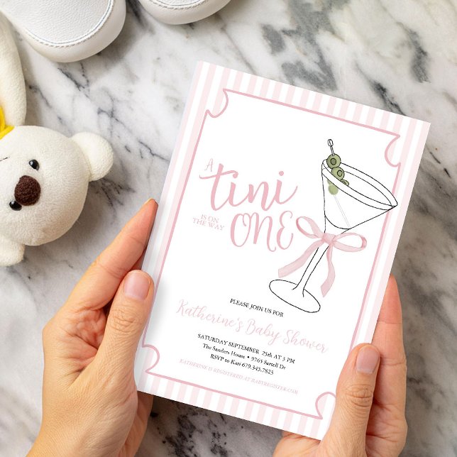 En Tini One är på väg att Rosa Rand Baby Shower Inbjudningar (Skapare uppladdad)