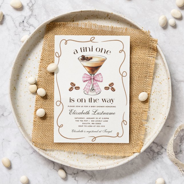 En Tini One Espresso Martini Rosa Babyshower Inbjudningar (A Tini One Espresso Martini Pink Bow Baby Shower Invitation)