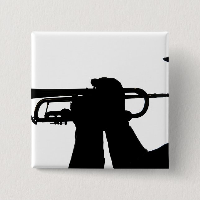 En tjänstmedlem spelar upp en ton knapp (Framsida)