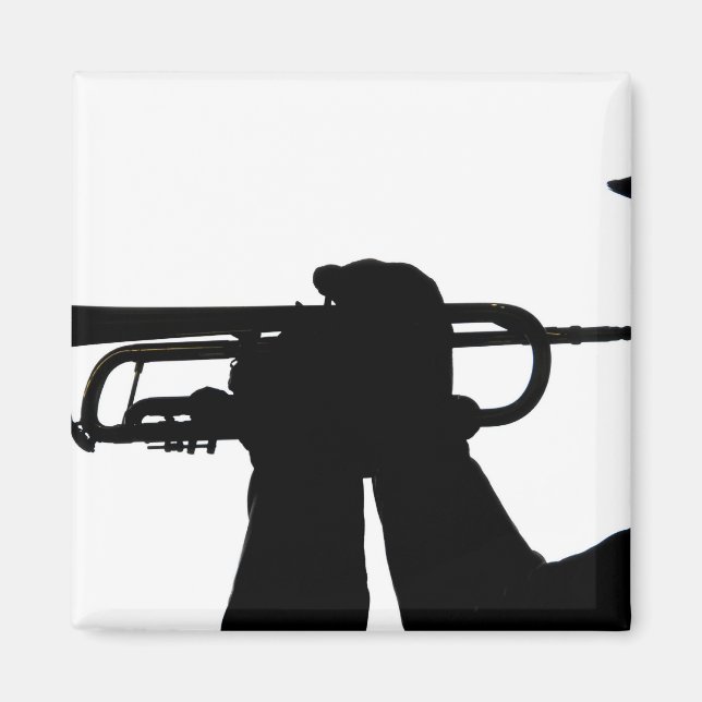 En tjänstmedlem spelar upp en ton magnet (Framsidan)