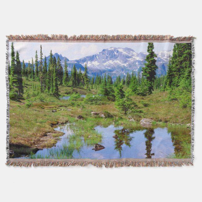 En tjärn i Vancouver Islands ödemark Mysfilt (Framsidan)