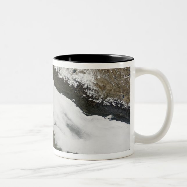 En tjock bank med låga moln Två-Tonad mugg (Höger)