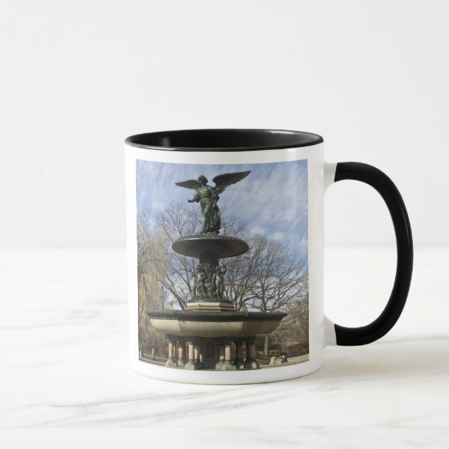En torr vinter Bethesda-fontän i Central Park Mugg (Höger)