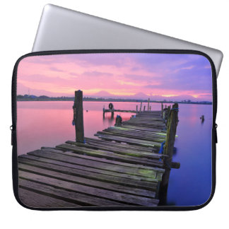 En träpir laptop sleeve